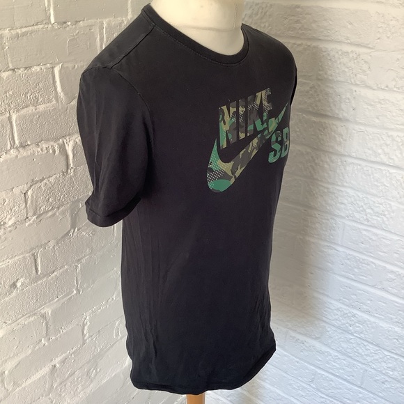 Nike SB Crew Neck T Shirt - Size M - Black & Camouflage Spellout - Size 19” - Picture 3 of 8